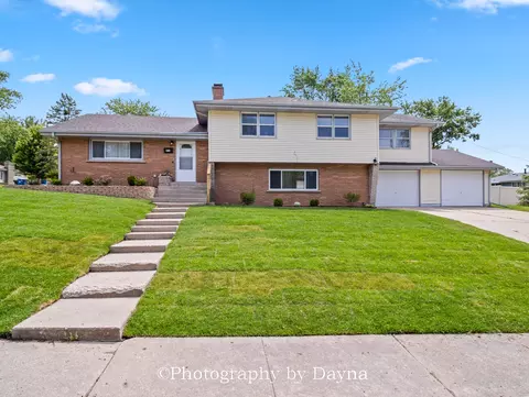 212 Valley Ave, Bradley, IL 60915