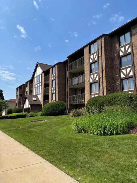 10320 Central Ave #304, Oak Lawn, IL 60453