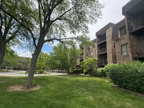 2050 Valencia Dr #205C, Northbrook, IL 60062