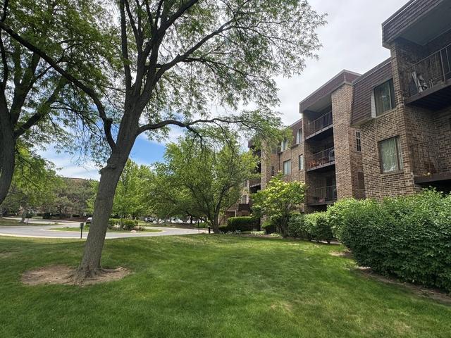 2050 Valencia Dr #205C, Northbrook, IL 60062