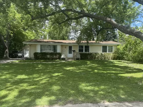 1215 Parkside Ln, Deerfield, IL 60015
