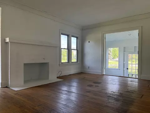 Living - 1561 N Gary Ave, Wheaton, IL 60187 photo 9 of 10