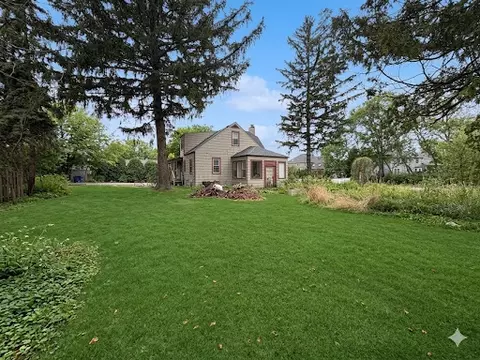 1561 N Gary Ave, Wheaton, IL 60187