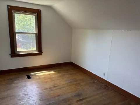 Bedroom - 1561 N Gary Ave, Wheaton, IL 60187 photo 3 of 8