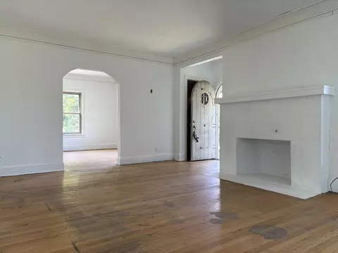 Living - 1561 N Gary Ave, Wheaton, IL 60187 photo 8 of 10