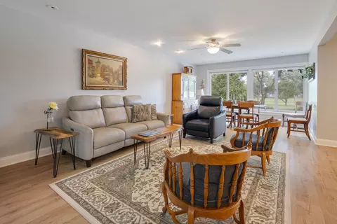 Living - 810 N Allen Ave, Mchenry, IL 60050 photo 2 of 3