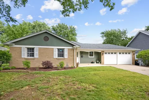 Exterior - 810 N Allen Ave, Mchenry, IL 60050 photo 2 of 8