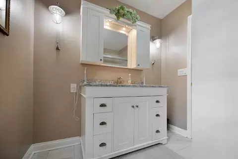 Bath - 810 N Allen Ave, Mchenry, IL 60050 photo 1 of 3