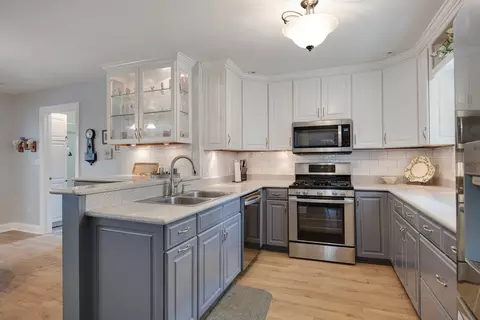 Kitchen - 810 N Allen Ave, Mchenry, IL 60050 photo 3 of 3