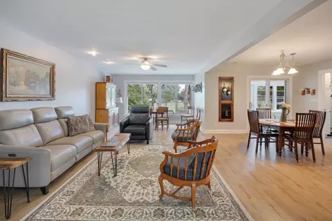 Living - 810 N Allen Ave, Mchenry, IL 60050 photo 1 of 3