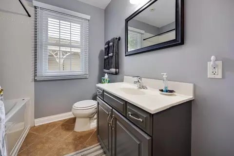 Bath - 810 N Allen Ave, Mchenry, IL 60050 photo 2 of 3
