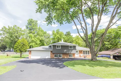 4 N211 Avard Rd, West Chicago, IL 60185