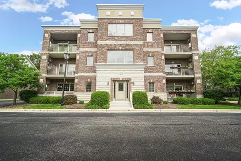 405 W Pierce Rd #201, Itasca, IL 60143