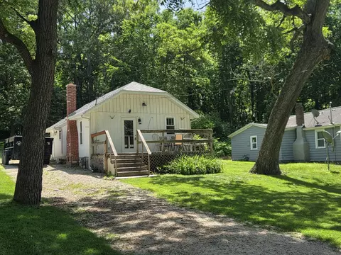 Exterior - 3352 E 2059th Rd, Wedron, IL 60557 photo 2 of 4
