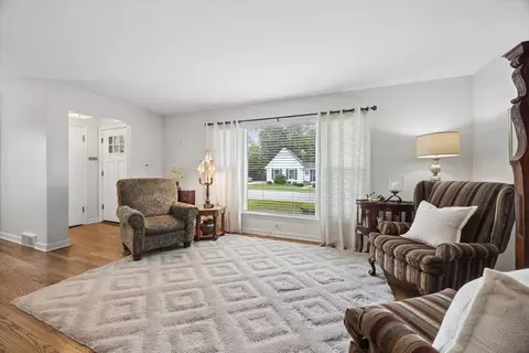 Living - 803 E Harrison Ave, Wheaton, IL 60187 photo 1 of 1