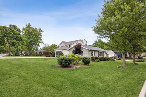 Exterior - 803 E Harrison Ave, Wheaton, IL 60187 photo 2 of 3