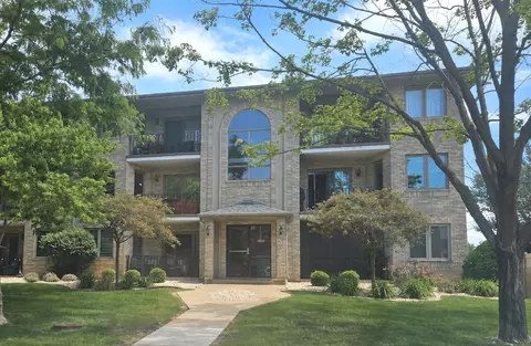8809 S 79th Ave #20, Hickory Hills, IL 60457