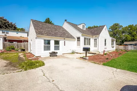 215 S Prairie Rd SE, New Lenox, IL 60451