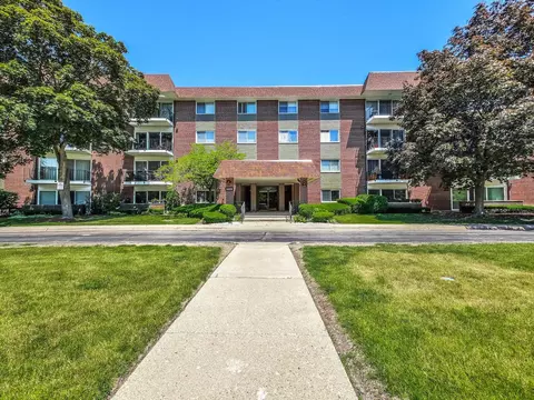 1025 S Fernandez Ave #S-1, Arlington Heights, IL 60005