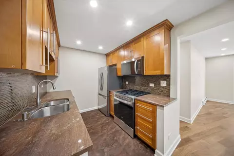 Kitchen - 244 E Bailey Rd #M, Naperville, IL 60565 photo 1 of 3