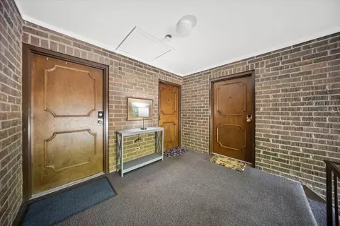 Entry Way - 244 E Bailey Rd #M, Naperville, IL 60565 photo 1 of 1