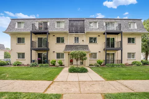 9661 S Karlov Ave #102, Oak Lawn, IL 60453