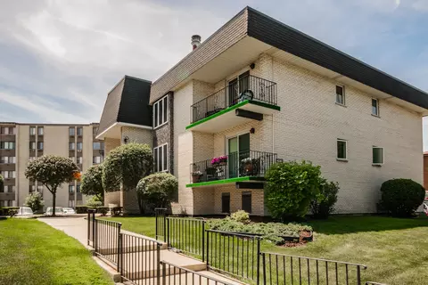 4041 W 97th St #2N, Oak Lawn, IL 60453