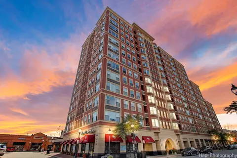 77 S Evergreen Ave #206, Arlington Heights, IL 60005