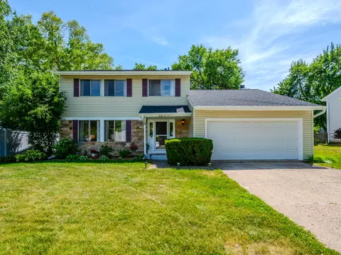 30 W071 Elmwood Ct, Warrenville, IL 60555