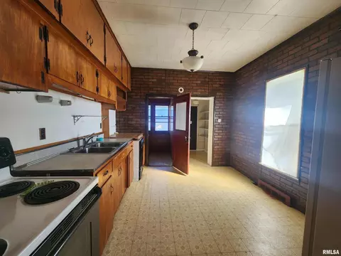Other - 202 N Victor St, Christopher, IL 62822 photo 4 of 10