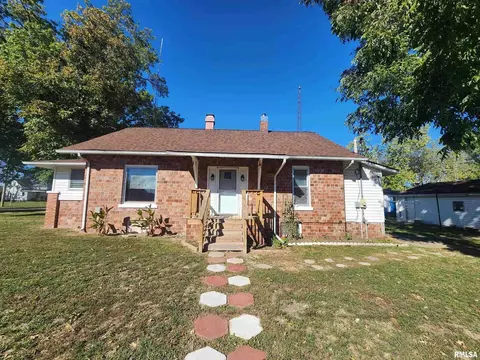 Exterior - 202 N Victor St, Christopher, IL 62822 photo 2 of 4