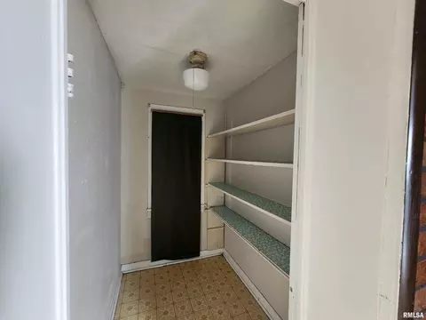 Entry Way - 202 N Victor St, Christopher, IL 62822 photo 1 of 3