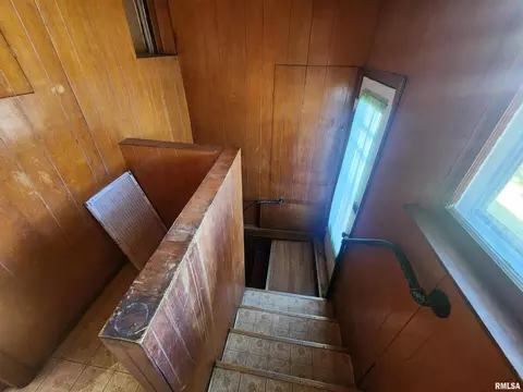 Entry Way - 202 N Victor St, Christopher, IL 62822 photo 2 of 3