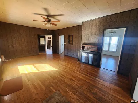 Living - 202 N Victor St, Christopher, IL 62822 photo 1 of 3