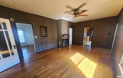 Living - 202 N Victor St, Christopher, IL 62822 photo 2 of 3