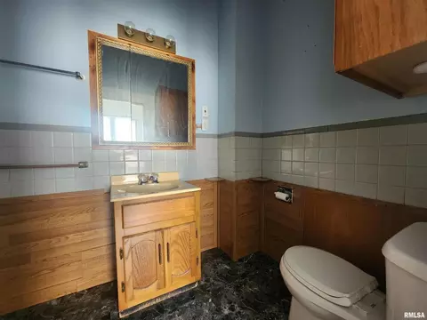 Bath - 202 N Victor St, Christopher, IL 62822 photo 2 of 2