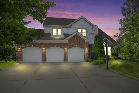 2955 Whispering Oaks Dr, Buffalo Grove, IL 60089