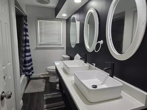 Bath - 309 Streamside Dr, Harvey, IL 60426 photo 1 of 2