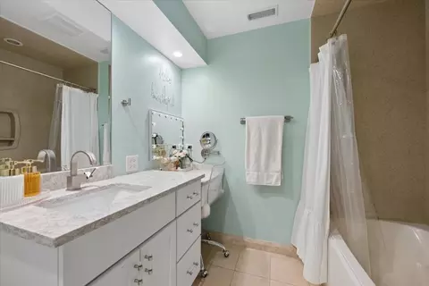 Undisclosed, Glenview, IL 60025 photo 35