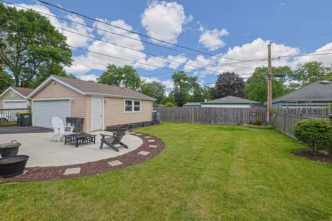 Exterior - 3910 Eagle Ln, Rolling Meadows, IL 60008 photo 10 of 13