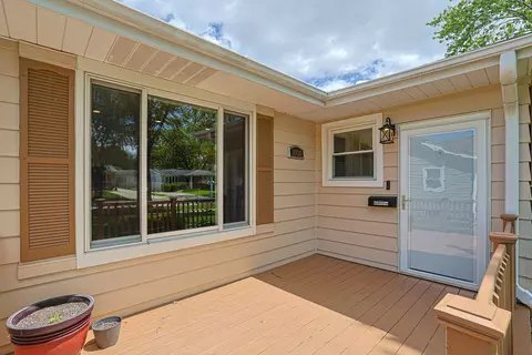 Exterior - 3910 Eagle Ln, Rolling Meadows, IL 60008 photo 2 of 13