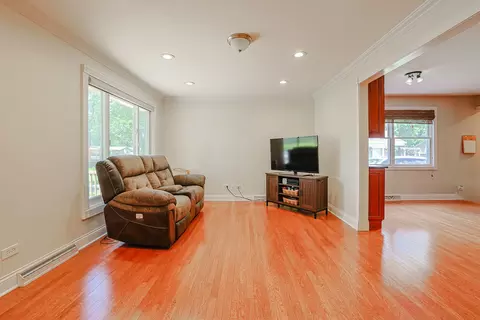 Living - 3910 Eagle Ln, Rolling Meadows, IL 60008 photo 2 of 3