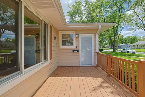 Exterior - 3910 Eagle Ln, Rolling Meadows, IL 60008 photo 3 of 13