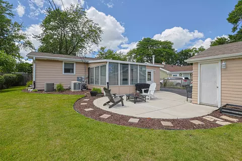 Exterior - 3910 Eagle Ln, Rolling Meadows, IL 60008 photo 9 of 13