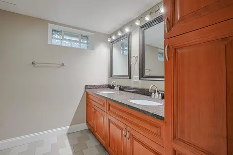 Bath - 3910 Eagle Ln, Rolling Meadows, IL 60008 photo 3 of 4