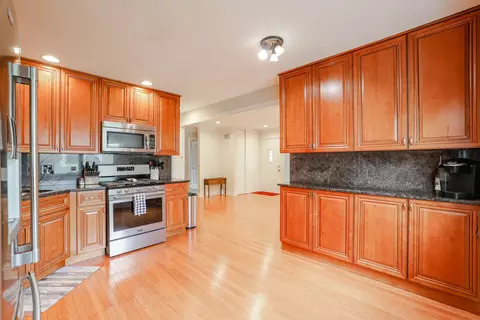 Kitchen - 3910 Eagle Ln, Rolling Meadows, IL 60008 photo 5 of 5