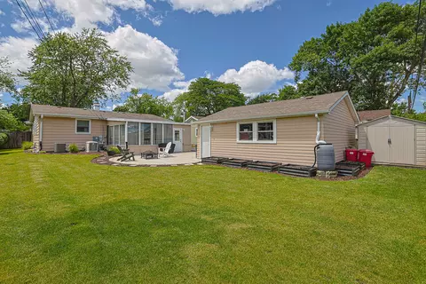 Exterior - 3910 Eagle Ln, Rolling Meadows, IL 60008 photo 12 of 13