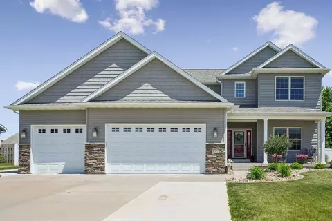851 Stonebridge Cir, Eldridge, IA 52748