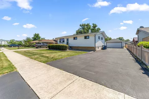 7717 W 81st St, Bridgeview, IL 60455