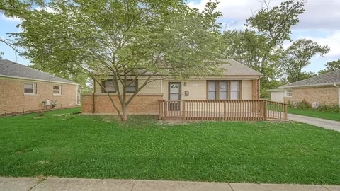 220 S Orchard Dr, Park Forest, IL 60466